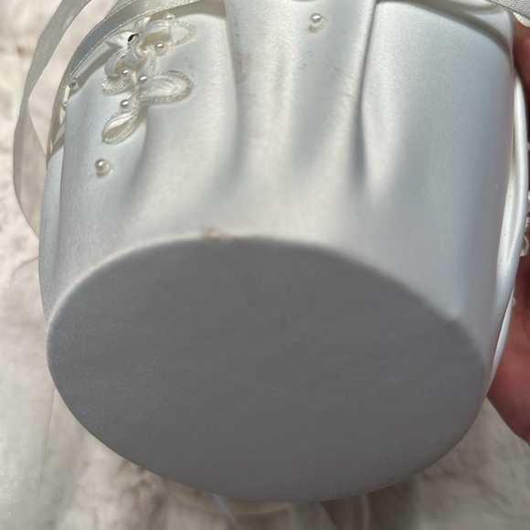 Bridal baskets in ivory satin with pearls and bows - Picture 9 of 11